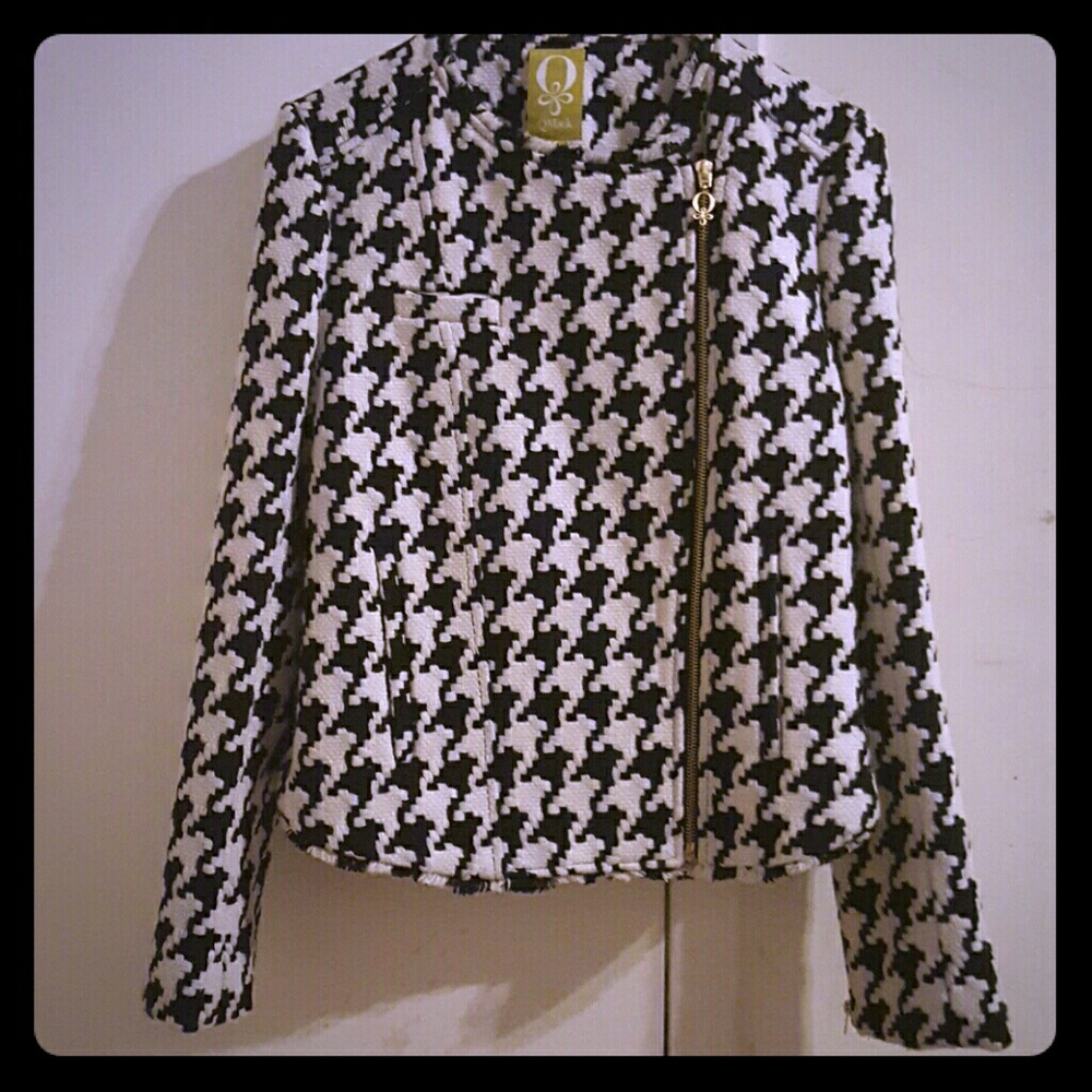 Stylish Black and White Houndstooth Jacket